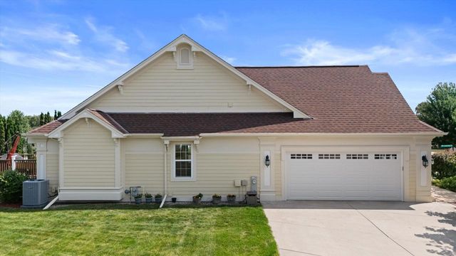 3022 Nostalgic COURT, Hubertus, WI 53033