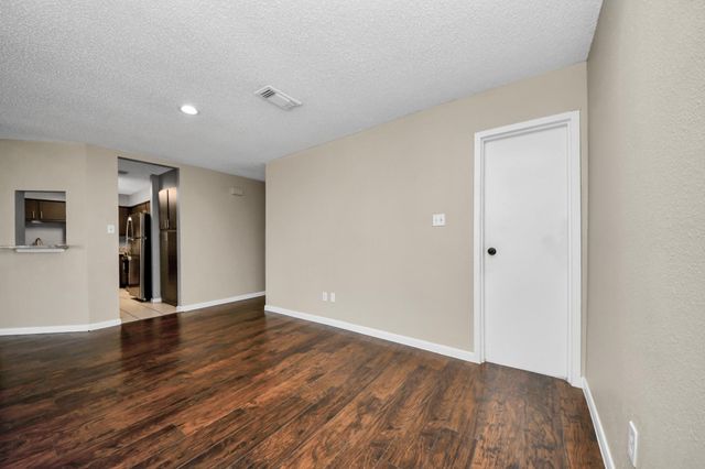 6601 Sands Point Drive 59, Houston, TX 77074