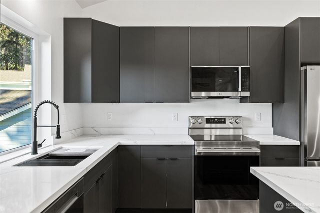 1215 Rolling Hills Drive, Port Angeles, WA 98363