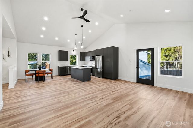 1215 Rolling Hills Drive, Port Angeles, WA 98363