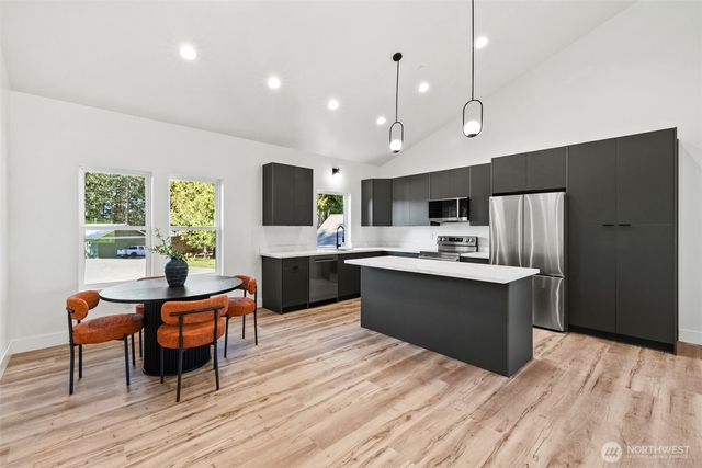 1215 Rolling Hills Drive, Port Angeles, WA 98363