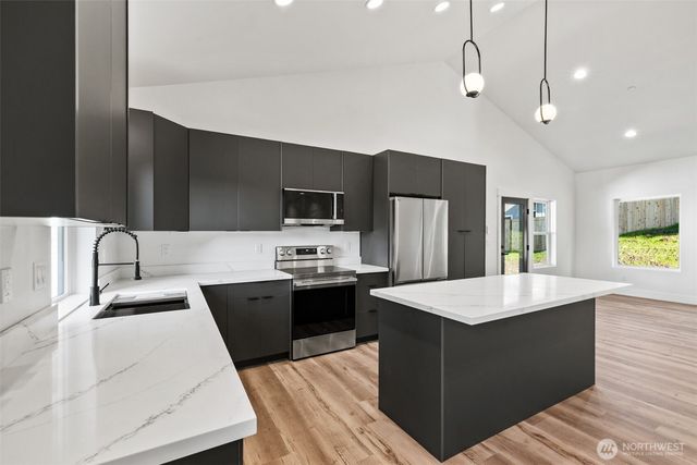 1215 Rolling Hills Drive, Port Angeles, WA 98363