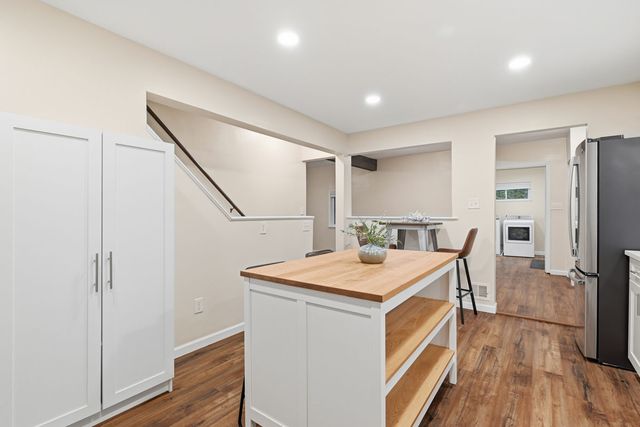 358 Dorseyville, O'hara, PA 15215