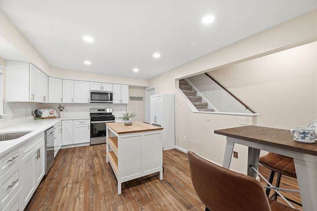 358 Dorseyville, O'hara, PA 15215