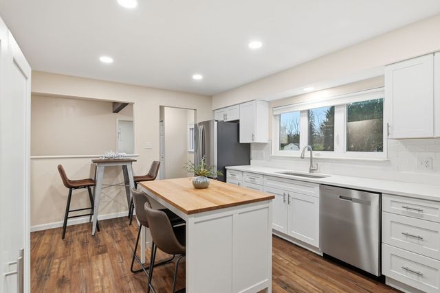 358 Dorseyville, O'hara, PA 15215