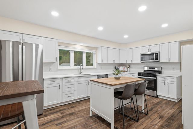 358 Dorseyville, O'hara, PA 15215