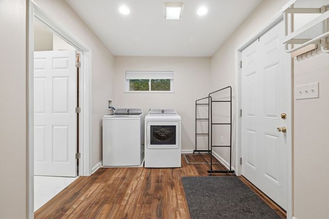 358 Dorseyville, O'hara, PA 15215