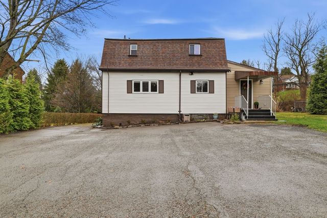 358 Dorseyville, O'hara, PA 15215