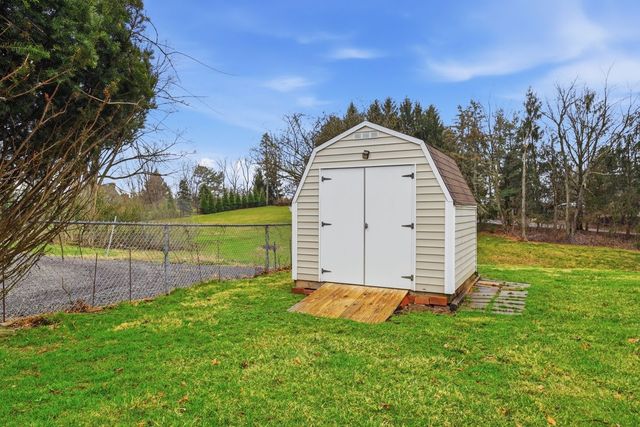 358 Dorseyville, O'hara, PA 15215