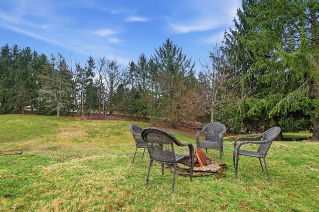 358 Dorseyville, O'hara, PA 15215