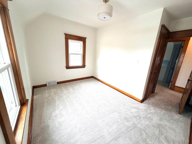 128 3rd Avenue S, South Saint Paul, MN 55075