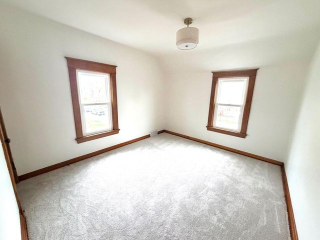 128 3rd Avenue S, South Saint Paul, MN 55075