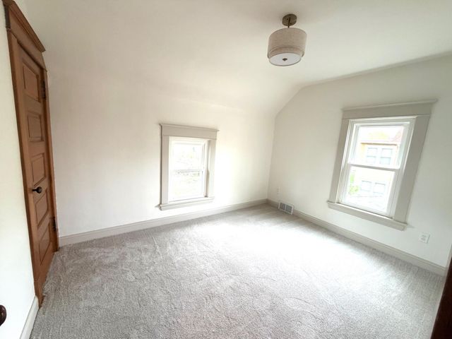 128 3rd Avenue S, South Saint Paul, MN 55075