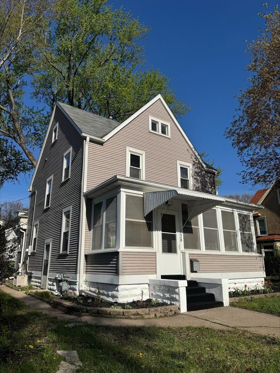 128 3rd Avenue S, South Saint Paul, MN 55075