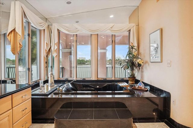 5 Isla Bahia Drive, Fort Lauderdale, FL 33316