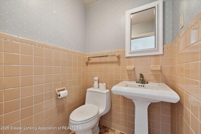 1516 Moores River Drive, Lansing, MI 48910