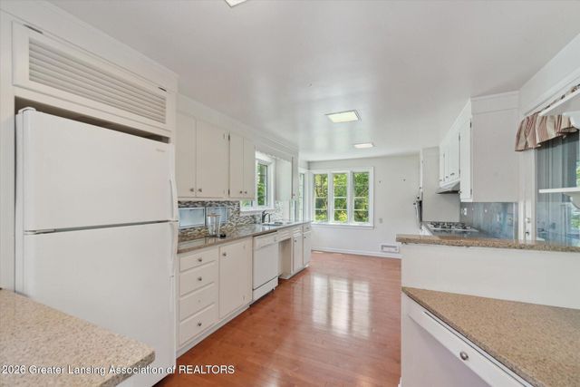 1516 Moores River Drive, Lansing, MI 48910