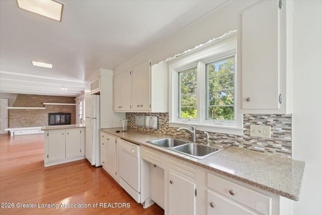 1516 Moores River Drive, Lansing, MI 48910