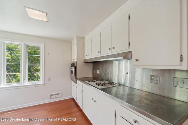 1516 Moores River Drive, Lansing, MI 48910