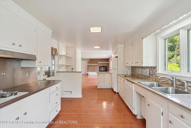 1516 Moores River Drive, Lansing, MI 48910