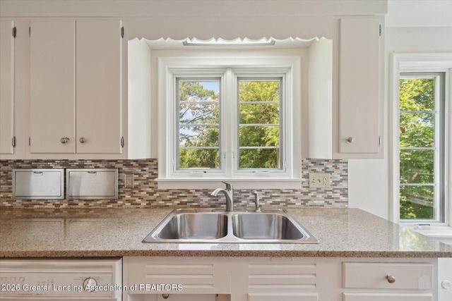 1516 Moores River Drive, Lansing, MI 48910