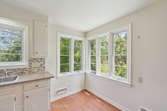 1516 Moores River Drive, Lansing, MI 48910