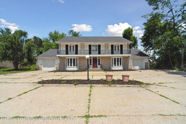 1516 Moores River Drive, Lansing, MI 48910