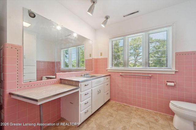 1516 Moores River Drive, Lansing, MI 48910