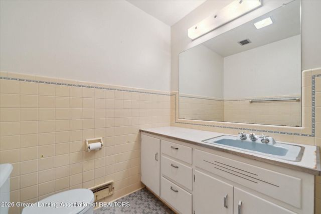 1516 Moores River Drive, Lansing, MI 48910