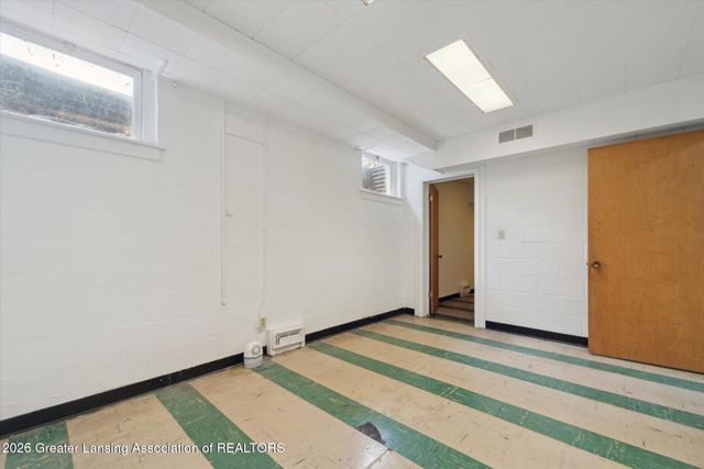 1516 Moores River Drive, Lansing, MI 48910