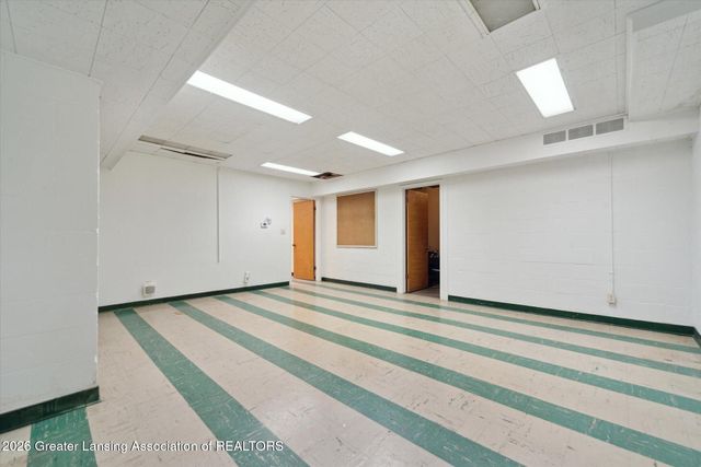 1516 Moores River Drive, Lansing, MI 48910