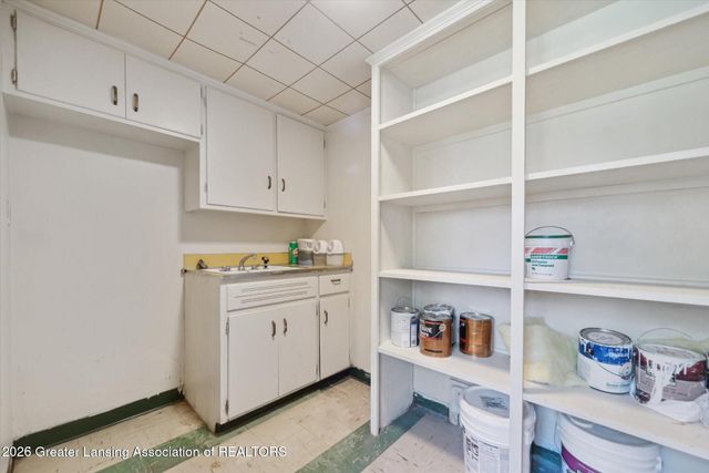 1516 Moores River Drive, Lansing, MI 48910