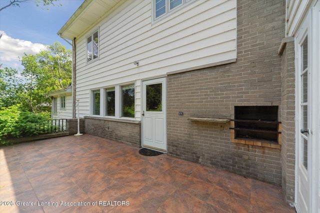 1516 Moores River Drive, Lansing, MI 48910