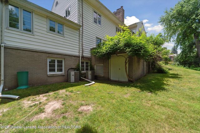 1516 Moores River Drive, Lansing, MI 48910