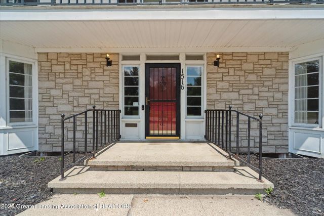 1516 Moores River Drive, Lansing, MI 48910