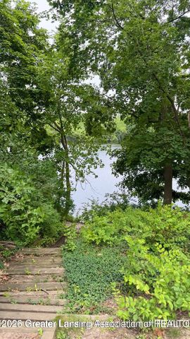 1516 Moores River Drive, Lansing, MI 48910