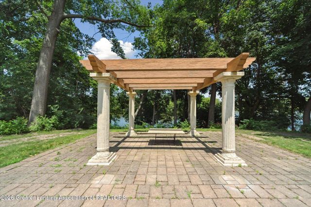 1516 Moores River Drive, Lansing, MI 48910