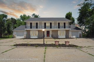 1516 Moores River Drive, Lansing, MI 48910