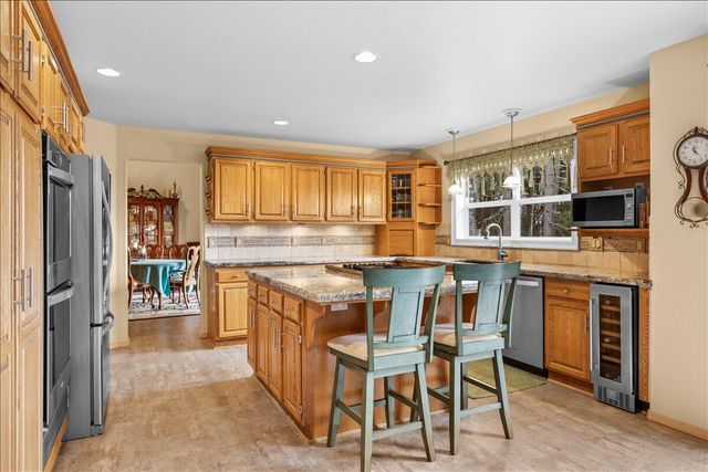 944 Sleepy Hollow Loop, Grants Pass, OR 97527