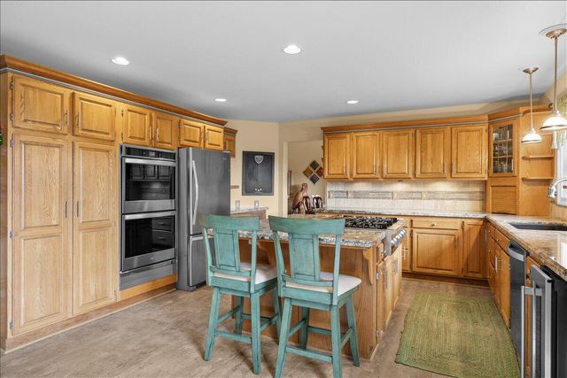 944 Sleepy Hollow Loop, Grants Pass, OR 97527