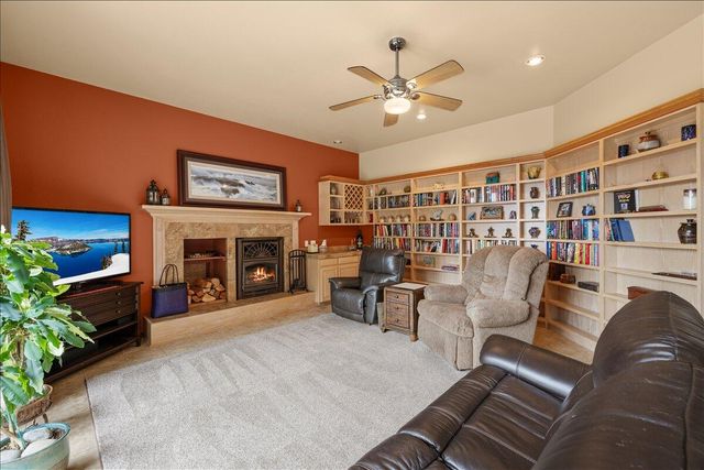 944 Sleepy Hollow Loop, Grants Pass, OR 97527