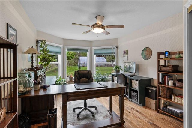 944 Sleepy Hollow Loop, Grants Pass, OR 97527