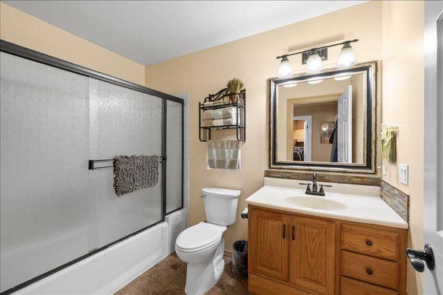 944 Sleepy Hollow Loop, Grants Pass, OR 97527