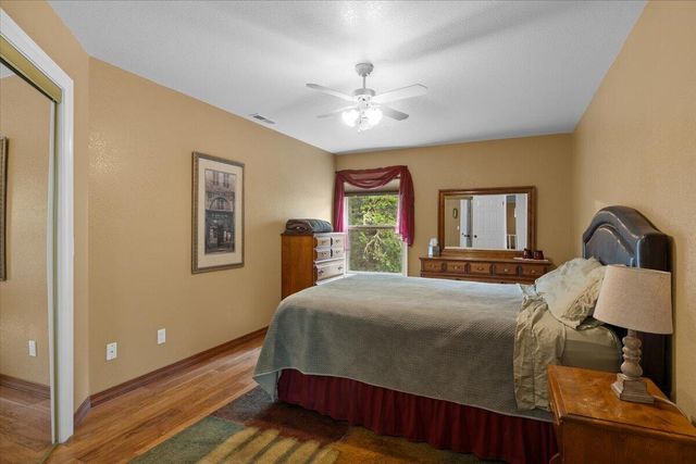 944 Sleepy Hollow Loop, Grants Pass, OR 97527