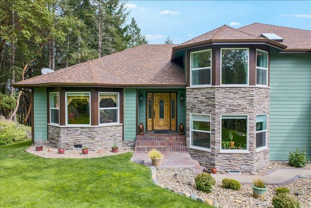 944 Sleepy Hollow Loop, Grants Pass, OR 97527