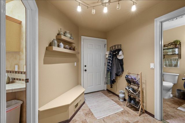 944 Sleepy Hollow Loop, Grants Pass, OR 97527