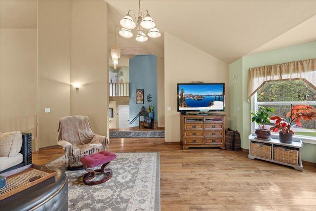 944 Sleepy Hollow Loop, Grants Pass, OR 97527