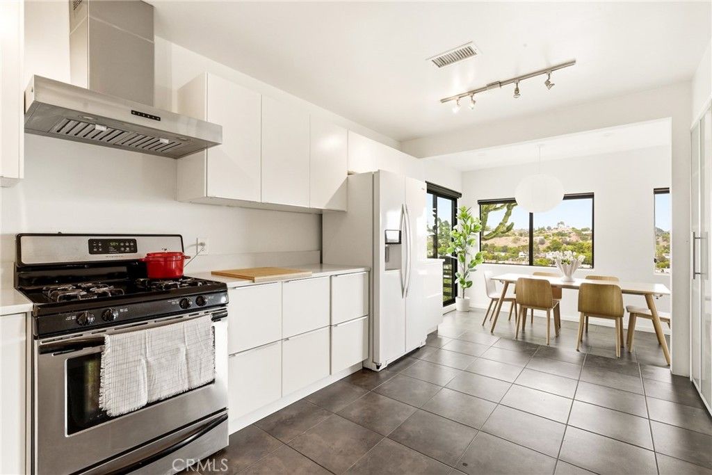 Image 15 of property listing at 4268 Caledonia, Los Angeles, CA 90065