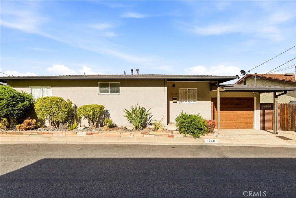 Image 2 of property listing at 4268 Caledonia, Los Angeles, CA 90065