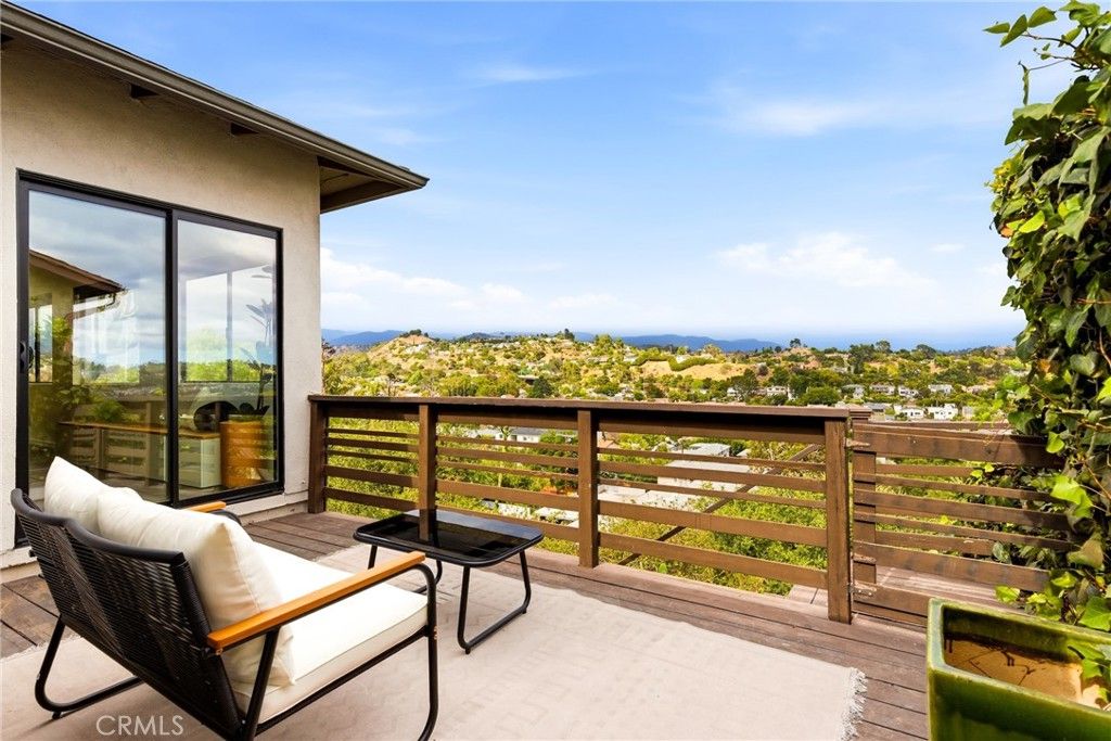 Image 3 of property listing at 4268 Caledonia, Los Angeles, CA 90065
